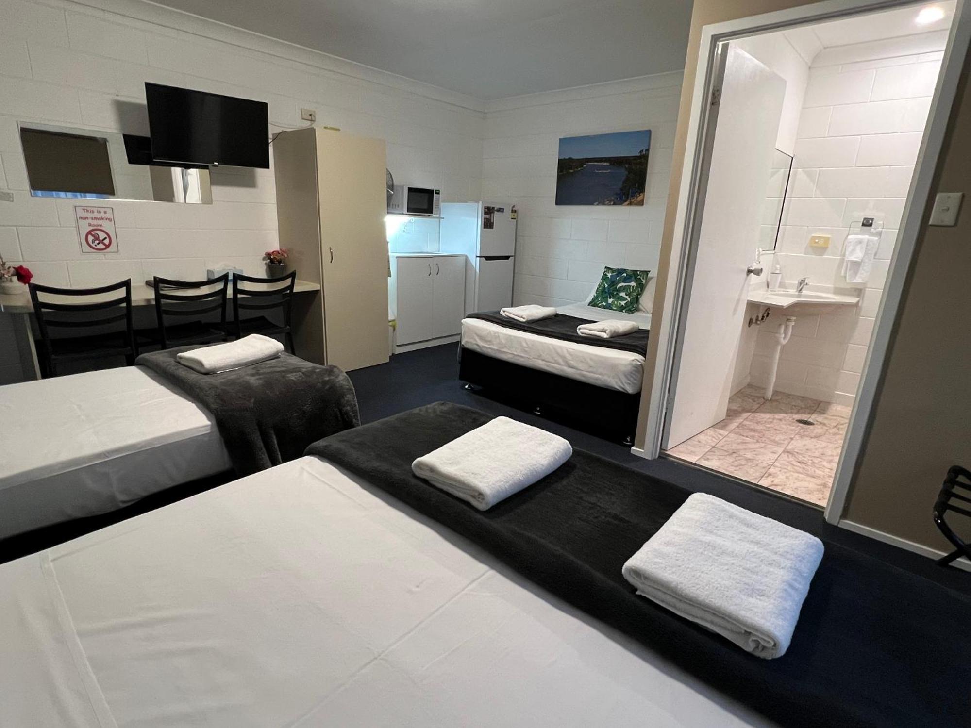 Spanish Lace Motor Inn Townsville Extérieur photo